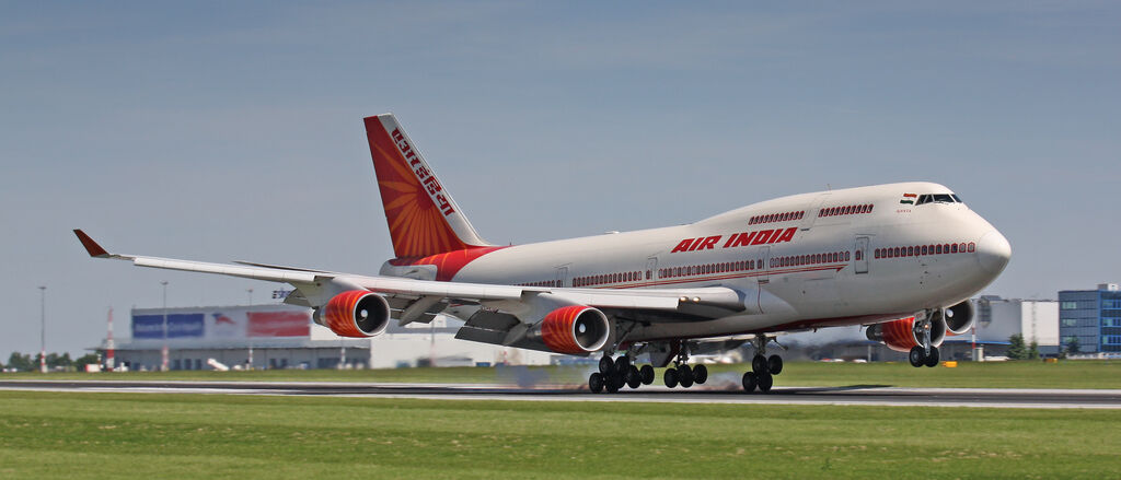Air India Boeing 747 landing