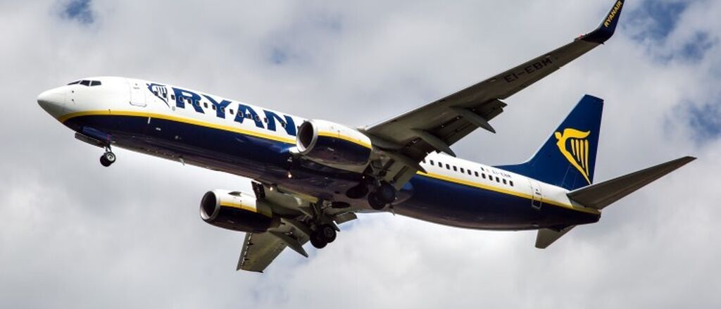 Ryanair Boeing 737 8 AS RE SIZED 750